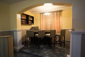 Luxury Double Room, Pool Access | In-room dining - Nextdoor Apartment (Kaduna)