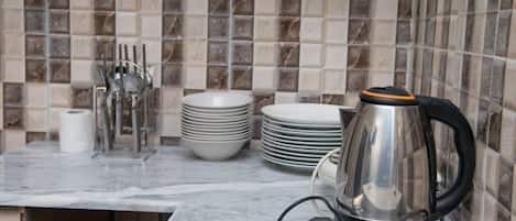 Luxe tweepersoonskamer, toegang tot zwembad | Gemeenschappelijke keuken | Een koffiezetapparaat/waterkoker