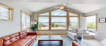 Roof top lounge, Pool, Hot Tub & Lake Access