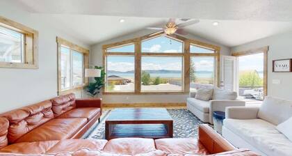 Roof top lounge, Pool, Hot Tub & Lake Access
