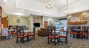 Dining - Studio in The Falls Village (Branson)