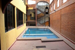 Outdoor pool - Casa Kantunil (Tepoztlán)