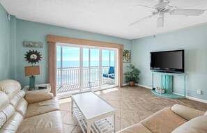 Smart TV, books - Breathtaking Views from this 5th floor Ocean Front Condo  (Satellite Beach)