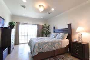 2 bedrooms, desk, iron/ironing board, WiFi