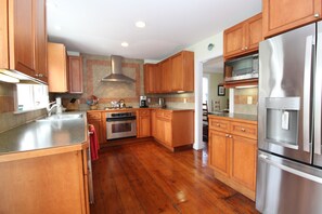 Fridge, microwave, oven, stovetop - 4 Bedroom Home with Private Back Yard 230 Feet to Commercial St! (2176) (Provincetown)