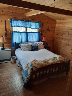 3 bedrooms, iron/ironing board, travel crib, free WiFi - Recreation Haven ....Work remotely super fast Wi-Fi Snowmobile, ATV, & Explore! (Andover)