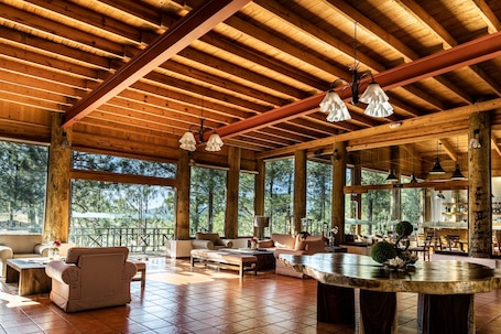 Restaurant. Molinillos Mountain Resort