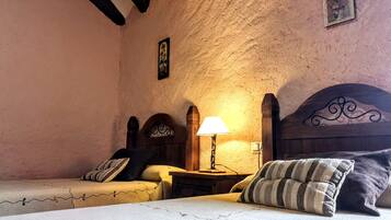 6 bedrooms, desk, iron/ironing board, free WiFi