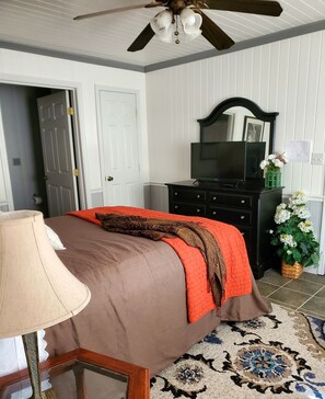 1 habitación, escritorio, tabla de planchar con plancha y wifi gratis