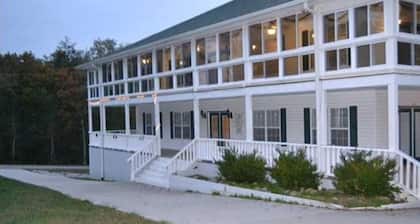 Swallow's Nest at Cascade Inn