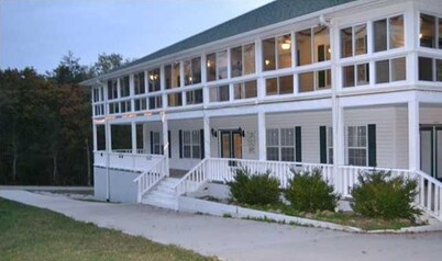 Swallow's Nest at Cascade Inn