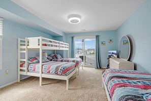 4 bedrooms, desk, iron/ironing board, free WiFi