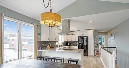 Renovated with Backyard Oasis! Quick Walk to Town & Beach. 4 BRs. Sleeps 10
