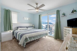 4 bedrooms, desk, iron/ironing board, free WiFi