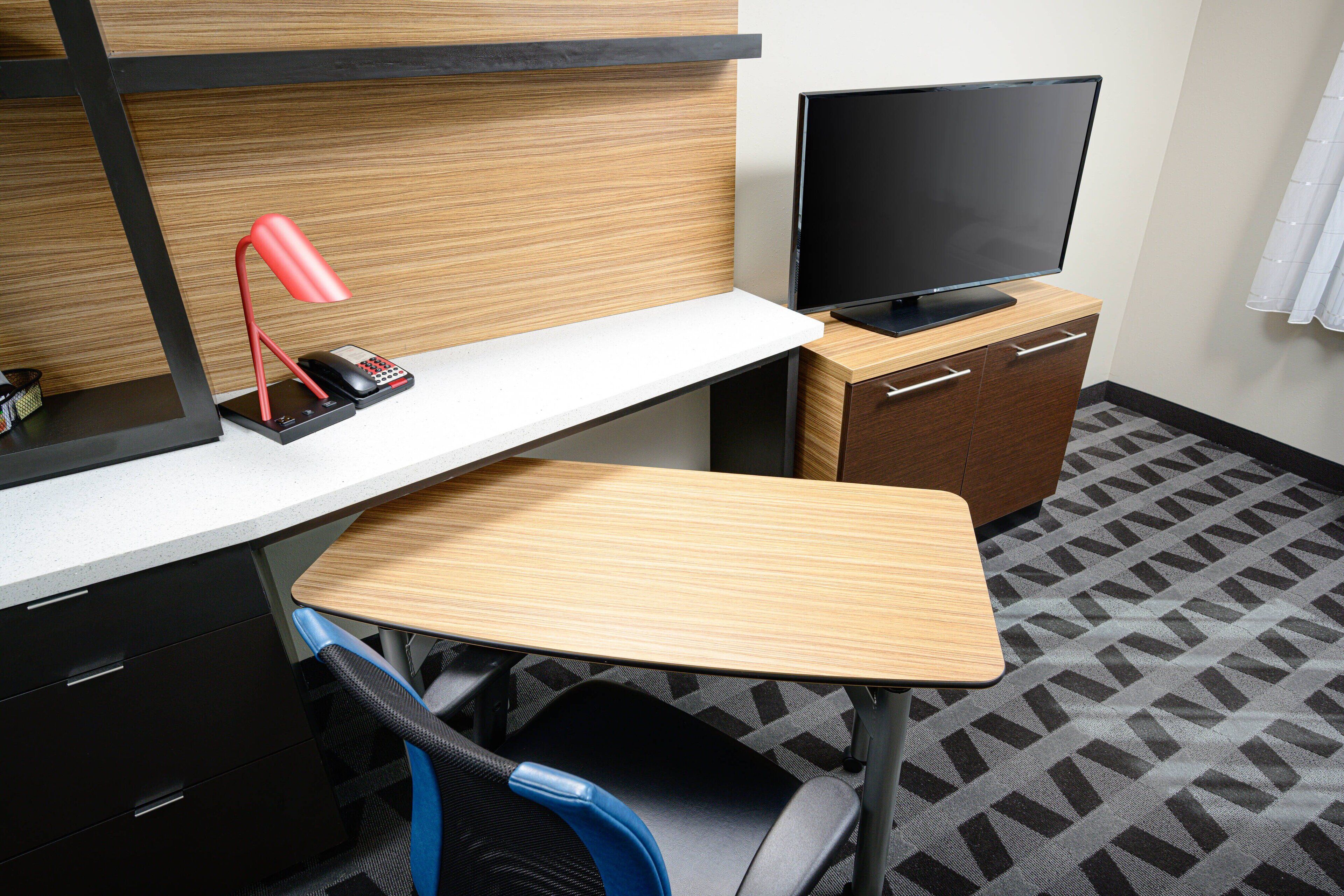 suite, 1 bedroom | desk, laptop workspace, iron/ironing board, free wifi