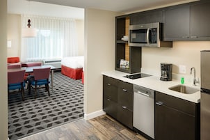 Desk, laptop workspace, iron/ironing board, free WiFi