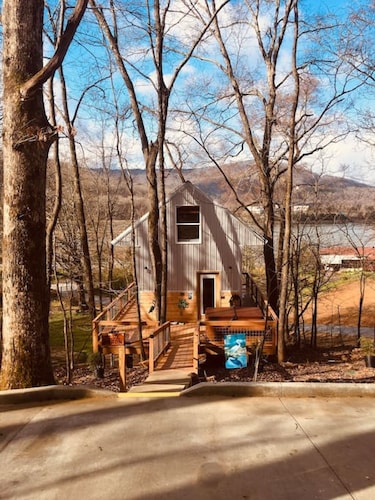 blue heron · NO SUNDAY CHECK INS, TREEHOUSE, HOT TUB, GATED