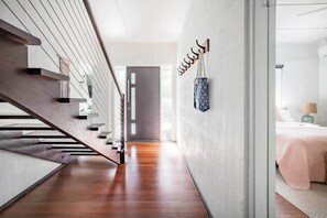 3 habitaciones, tabla de planchar con plancha, cuna de viaje y wifi 