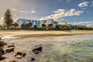 On the beach - Top Floor Unit With Private Rooftop Terrace (Kings Beach)