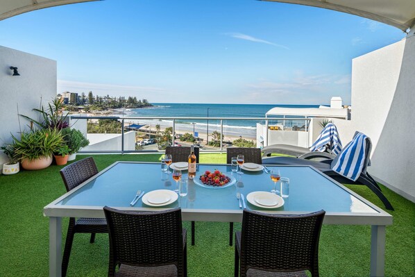 Outdoor dining - Top Floor Unit With Private Rooftop Terrace (Kings Beach)