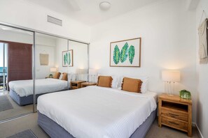 2 bedrooms, iron/ironing board, travel cot, WiFi - Top Floor Unit With Private Rooftop Terrace (Kings Beach)