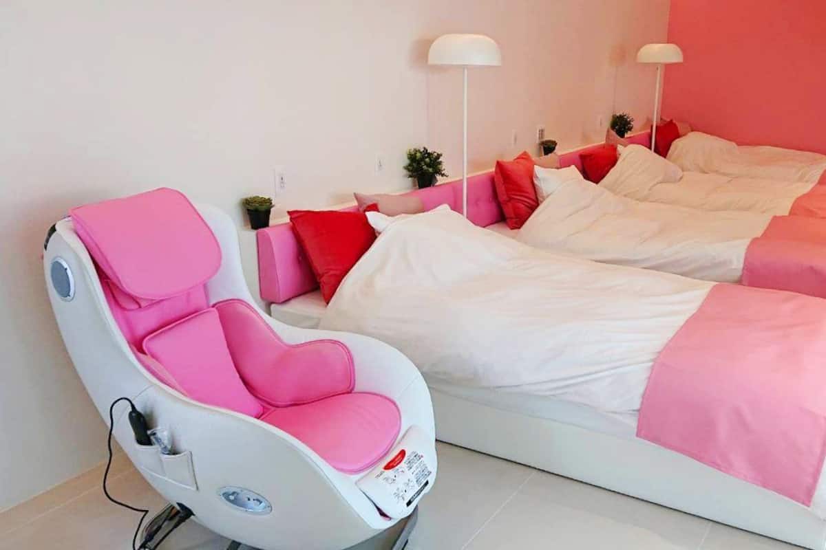 Quarto (PINK) | Espaço de trabalho para notebook, Wi-Fi de cortesia
