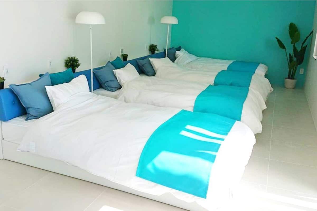 LIGHT BLUE ROOM | Individually decorated, laptop workspace, free WiFi, bed sheets