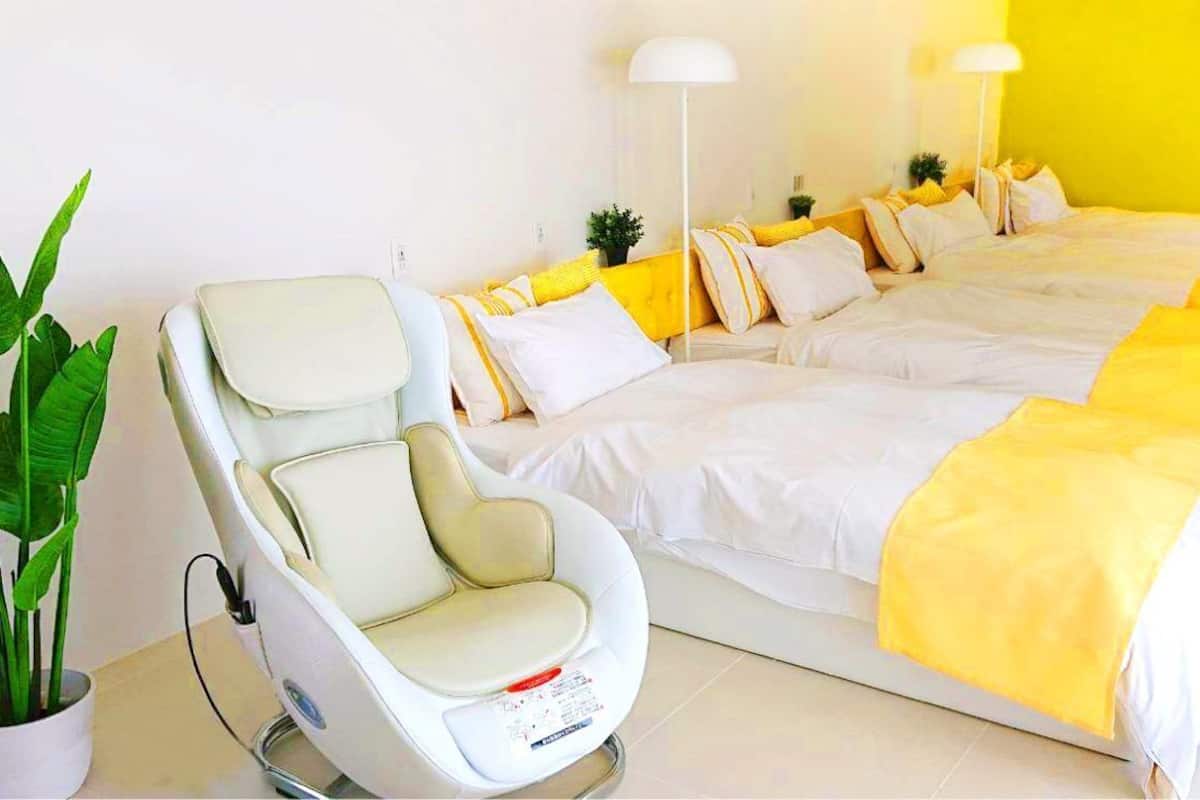 Quarto (YELLOW) | Espaço de trabalho para notebook, Wi-Fi de cortesia