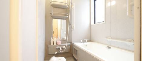 6 beds Private Shibuya House | Bathroom | Separate tub and shower, deep soaking tub, free toiletries, hair dryer