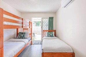 2 bedrooms, iron/ironing board, travel cot, WiFi