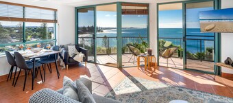 Oceanfront Views at Moffat Beach + Rooftop Terrace