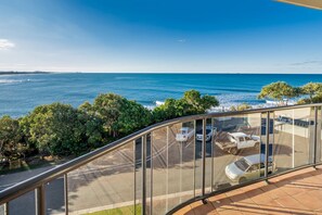 Property grounds - Oceanfront Views at Moffat Beach + Rooftop Terrace (Moffat Beach)