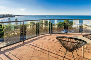 Terrace/patio - Oceanfront Views at Moffat Beach + Rooftop Terrace (Moffat Beach)