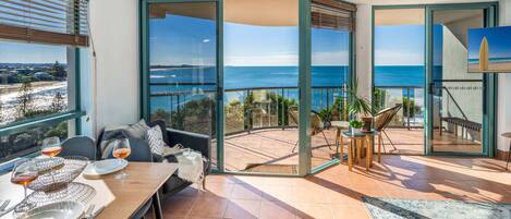 Televisión, videojuegos, reproductor de DVD, libros