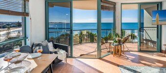 Oceanfront Views at Moffat Beach + Rooftop Terrace