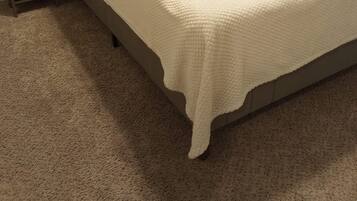 3 bedrooms, desk, iron/ironing board, travel cot