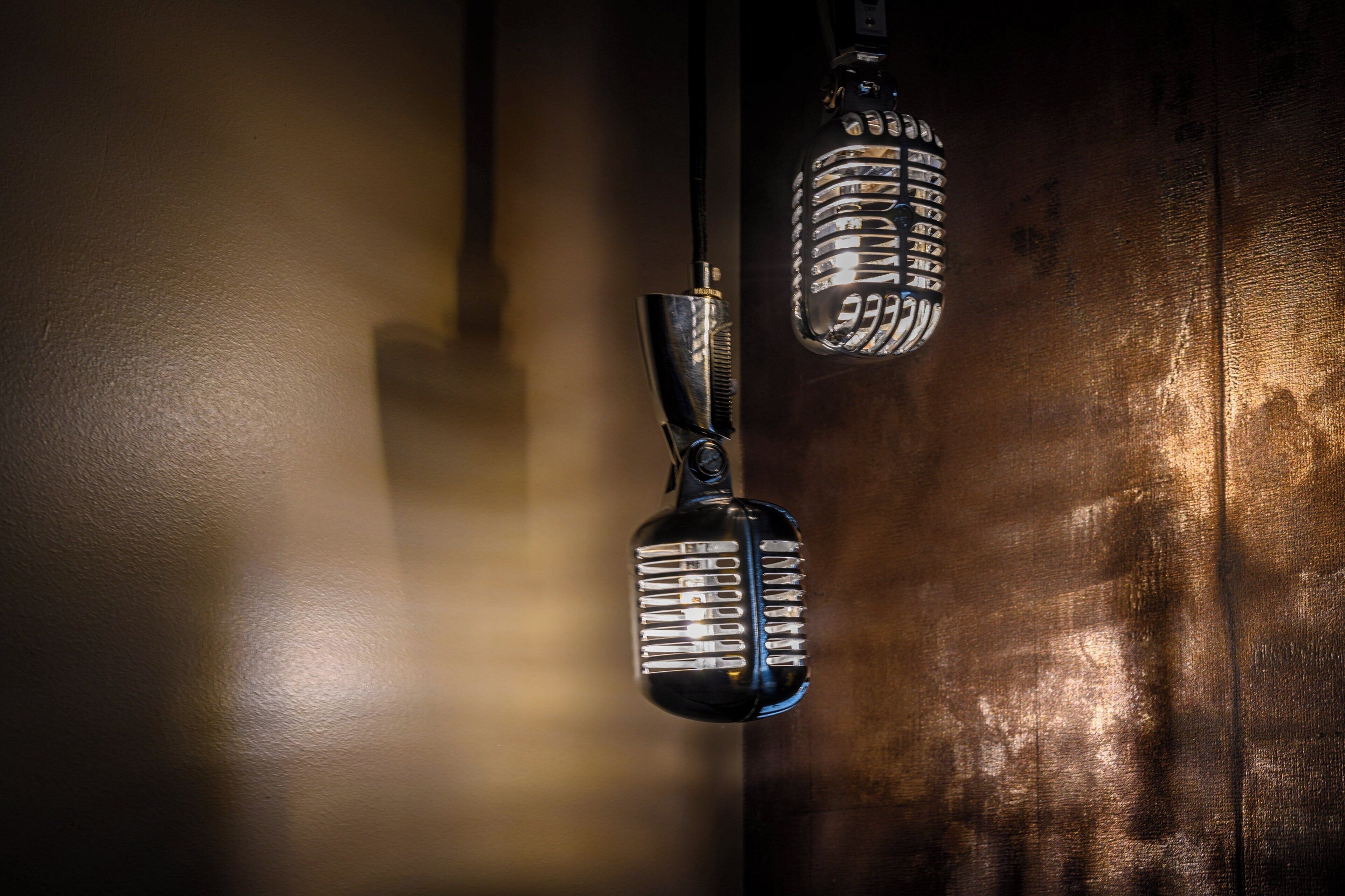 room, 1 king bed | interior detail