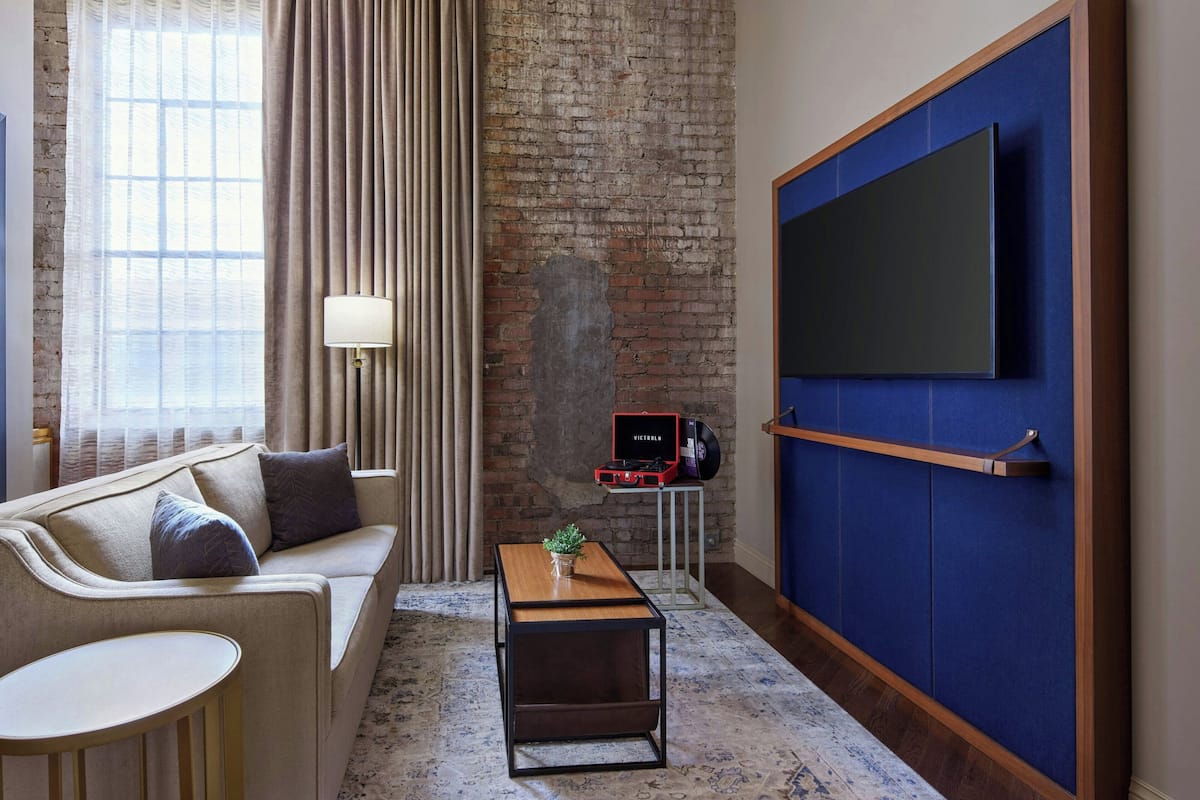 Suite, 1 Queen Bed, Non Smoking | Laptop workspace, iron/ironing board, free cots/infant beds, free WiFi