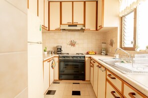 烤箱、炉灶、茶具/咖啡用具、搅拌机