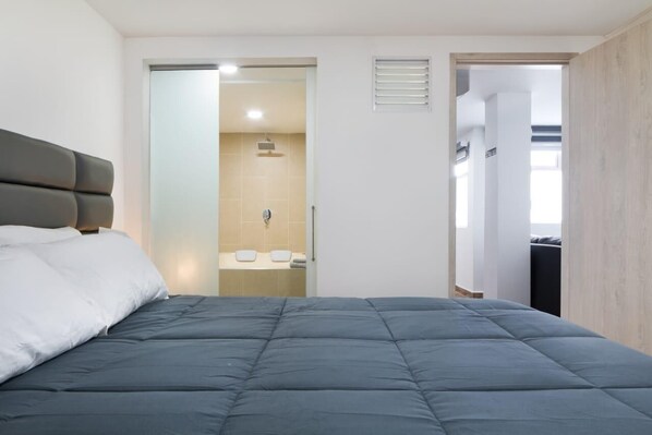 2 chambres, fer et planche à repasser, Wi-Fi, draps fournis