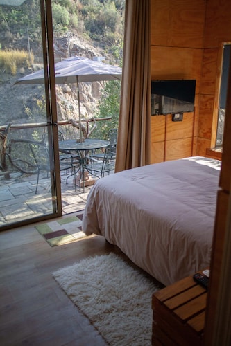 Ñilhue house with forest and river