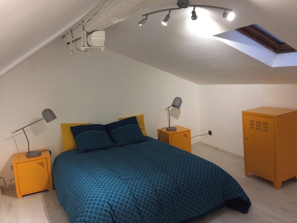 4 habitaciones, tabla de planchar con plancha y internet 