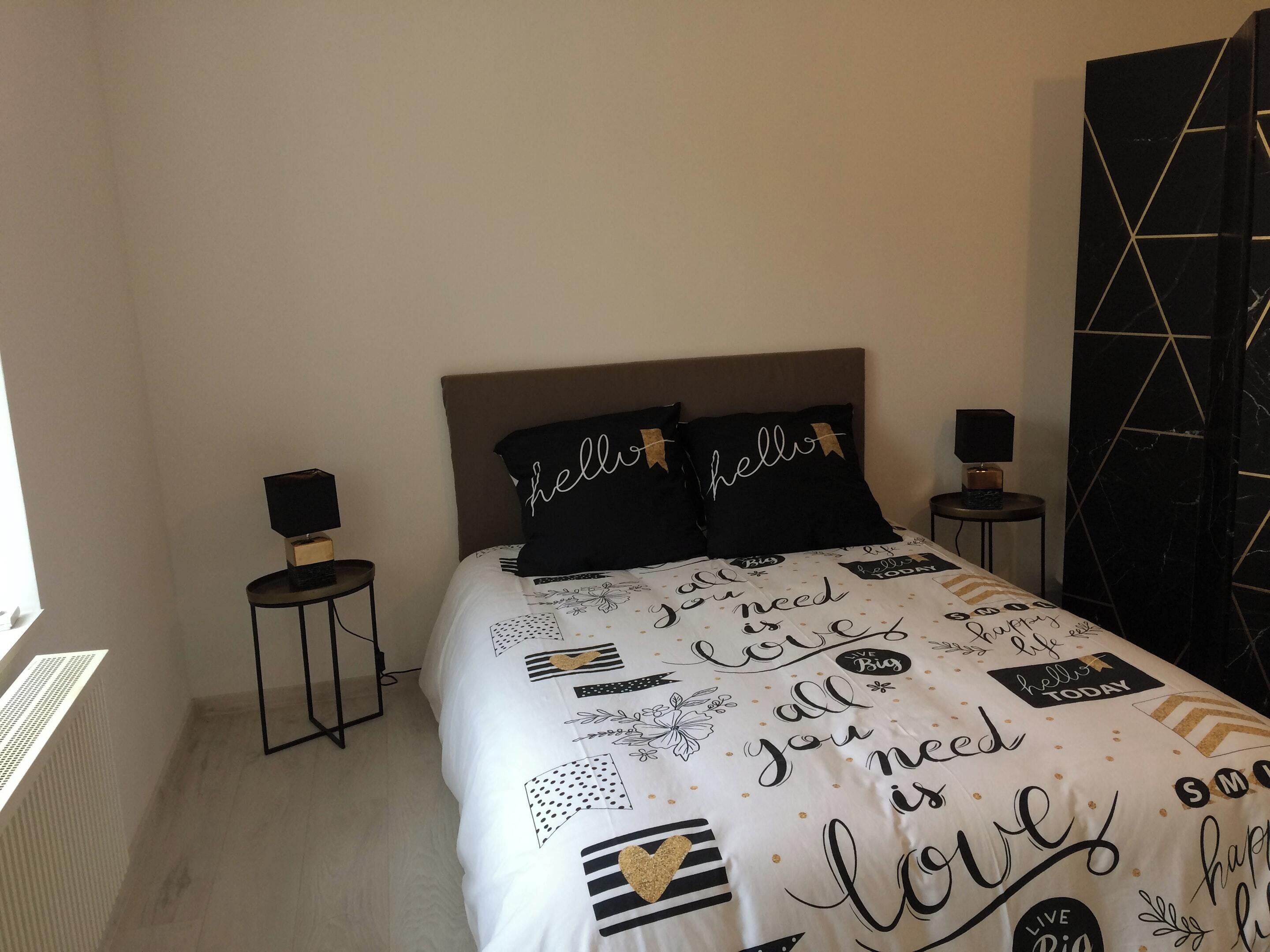 4 habitaciones, tabla de planchar con plancha y internet 