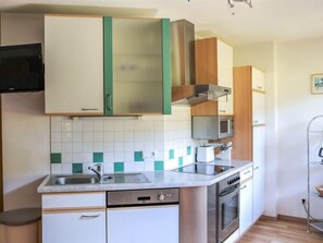 Kühlschrank, Mikrowelle, Ofen, Geschirrspüler