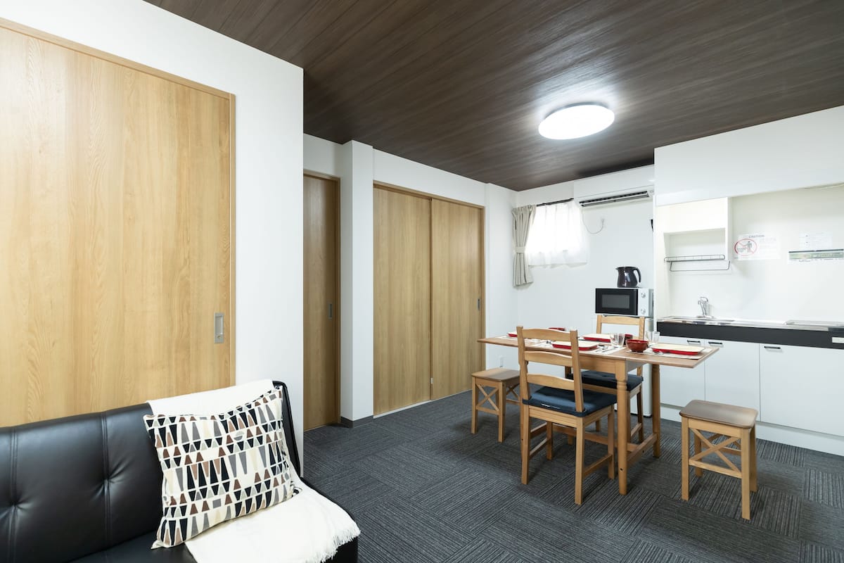 Desk, blackout drapes, free WiFi, bed sheets