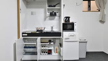 Fridge, microwave, stovetop, griddle