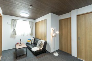 Flat-screen TV - Nagahori Hairu Dotonbori Condo (Osaka)