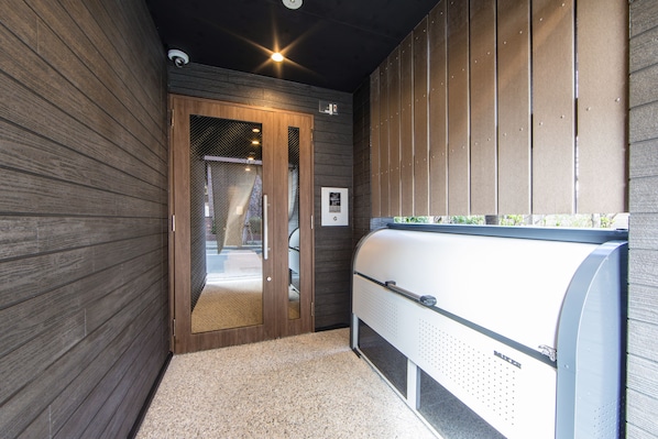 Interior entrance - Nagahori Hairu Dotonbori Condo (Osaka)