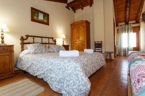 4 chambres, fer et planche à repasser, Wi-Fi, draps fournis