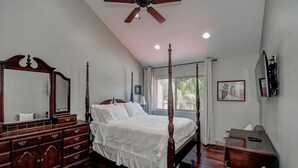 2 bedrooms, iron/ironing board, WiFi (free), bed sheets